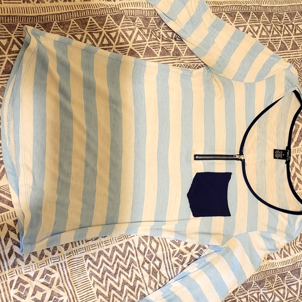 Rue21 Medium White and Blue Striped Long Sleeve Top